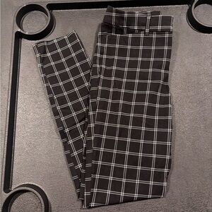 Old Navy women’s Black and White Plaid Pants
